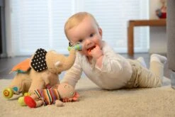 Dolce Classic Aktivitätsspielzeug Elefant Ollie & Sem - 33 Cm 9 Dolce Classic Aktivitätsspielzeug Elefant Ollie & Sem - 33 Cm -Trixie Verkäufe 95106 4