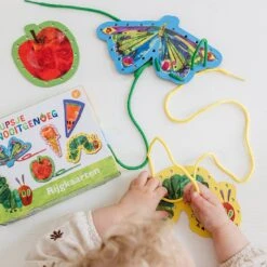 Bambolino Toys Raupe Nie Genug - Fädelkarten -Trixie Verkäufe bambolino toys rupsje nooitgenoeg rijgkaarten