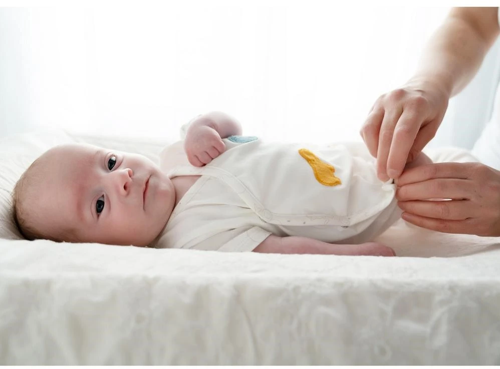 Fehn 056532 Body & Mütze FehnNATUR – Baby-Erstausstattungs-Set In Unisex Aus 100% Bio-Baumwolle – Für Neugeborene Von 0-3 Monaten – Größe: 50/56 3 Fehn 056532 Body & Mütze FehnNATUR – Baby-Erstausstattungs-Set In Unisex Aus 100% Bio-Baumwolle – Für Neugeborene Von 0-3 Monaten – Größe: 50/56 – Bild 3