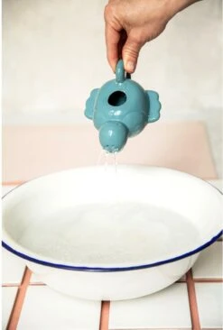 Lilliputiens Schwimmende Gießkanne ECO - Pablo -Trixie Verkäufe lilliputiens schwimmende giesskanne eco pablo 3