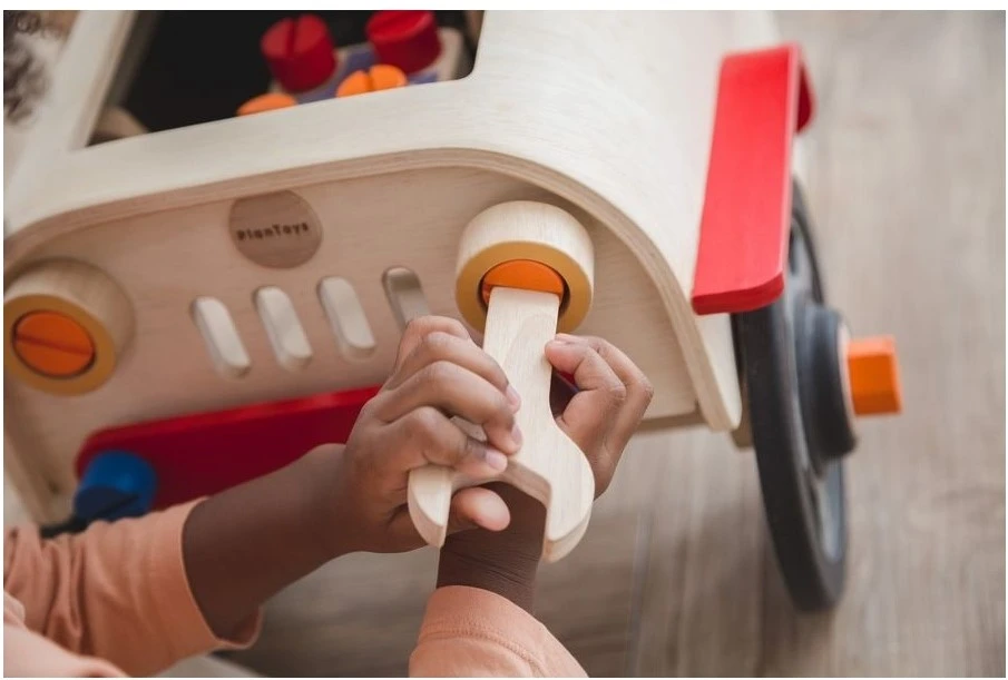 Plan Toys PlanToys Holzspielzeug Automechaniker 3 Plan Toys PlanToys Holzspielzeug Automechaniker – Bild 3