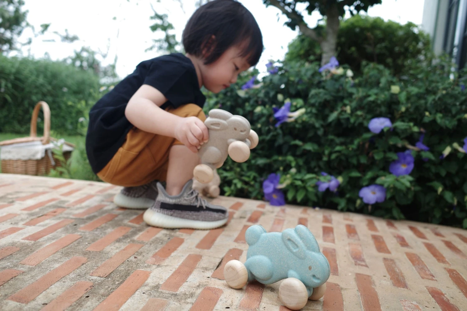 Plan Toys PlanToys Holzspielzeug Push Along Bunny-Blau 2 Plan Toys PlanToys Holzspielzeug Push Along Bunny-Blau – Bild 2