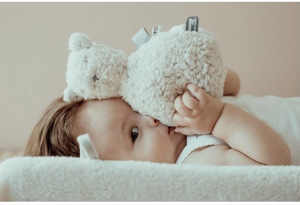 Snoozebaby ORGANIC Bobby Bear Ball Stone Beige 2 Snoozebaby ORGANIC Bobby Bear Ball Stone Beige – Bild 2