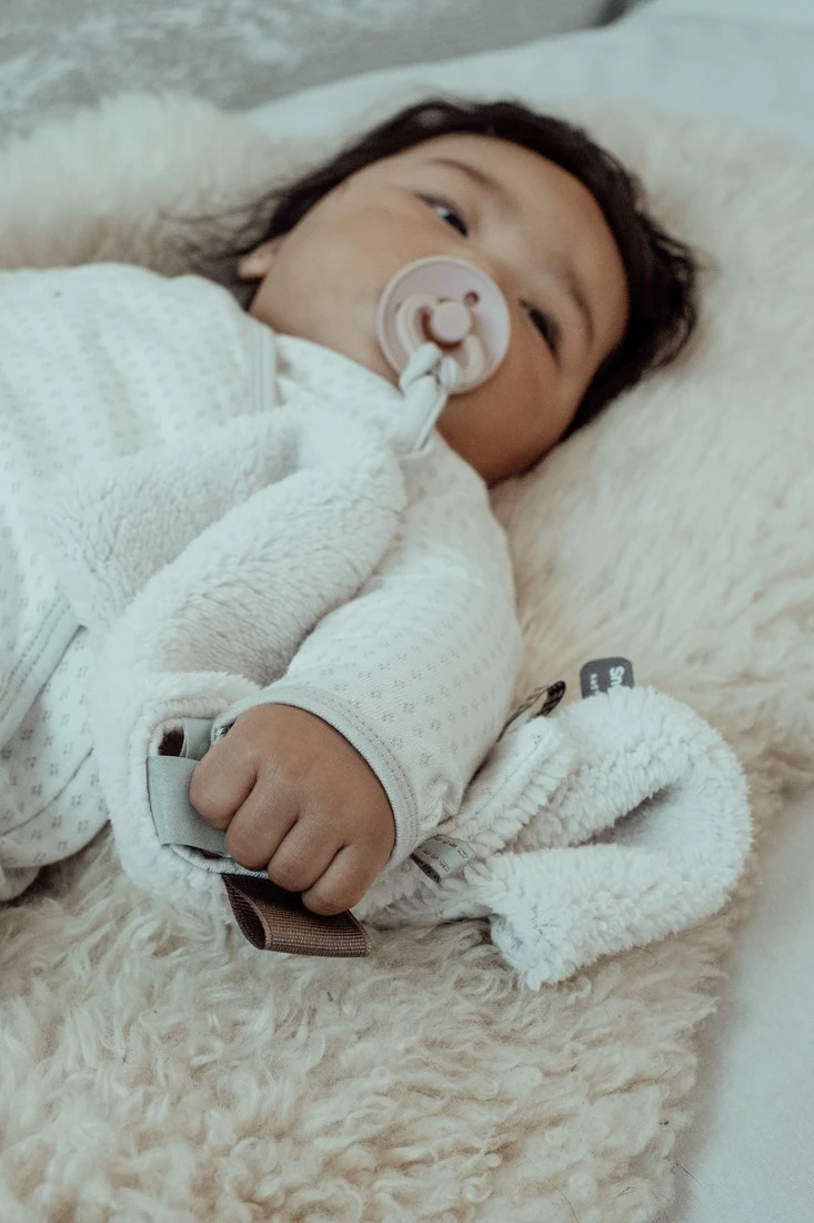 Snoozebaby Kuscheltier Sweet Dreaming Stone Beige - 25 X 25cm GOTS 5 Snoozebaby Kuscheltier Sweet Dreaming Stone Beige - 25 X 25cm GOTS – Bild 5