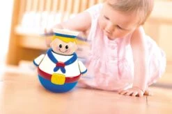 TOLO 89348 Classic - Stehaufmännchen Roly Poly Seemann -Trixie Verkäufe tolo classic tuimelaar roly poly zeeman met geluid