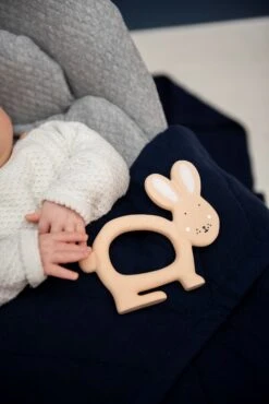 Trixie Greifling Aus Naturkautschuk - Mrs. Rabbit -Trixie Verkäufe trixie natuurlijk rubber grijpspeeltje mrs rabbit